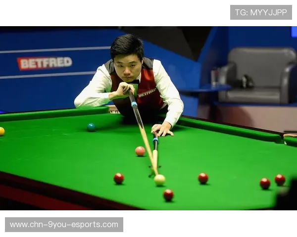 丁俊晖训练中完成精妙反线走位