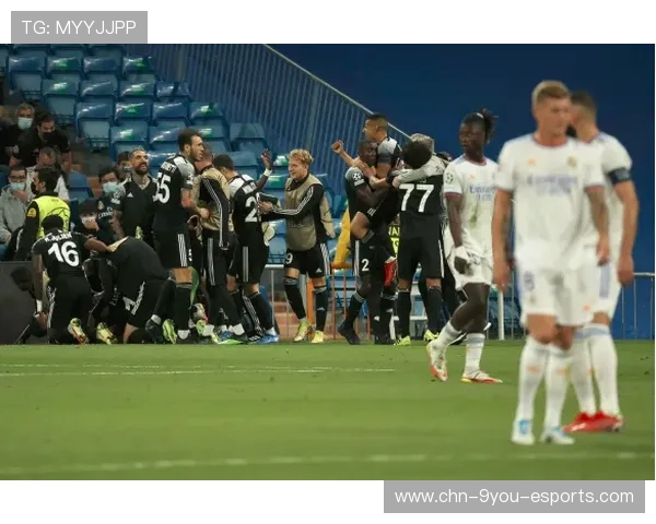 凯恩斜传撕开整条防线：从场上到场下的突破之旅